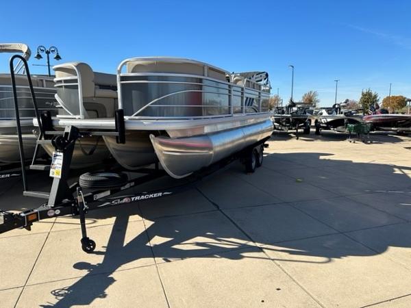 2023 Sun Tracker Party Barge 22 RF XP3