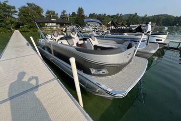 2025 Tahoe Pontoon 25 LSZ Versatile Rear Bench
