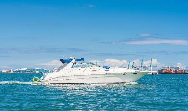 Sea Ray 330 Sundancer 1997 Sea Ray 330 Sundancer cruising on blue ocean under clear sky.