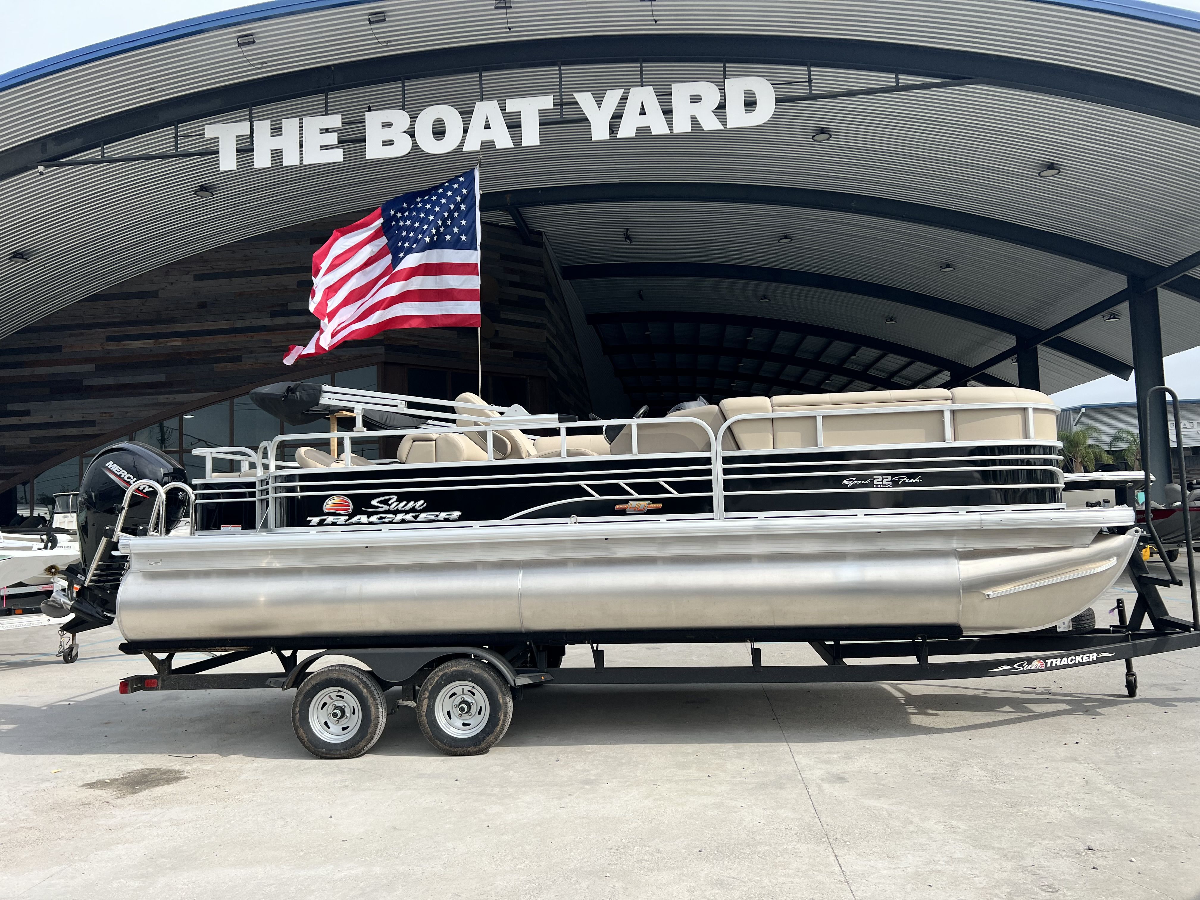 Sun Tracker SportFish 22 DLX