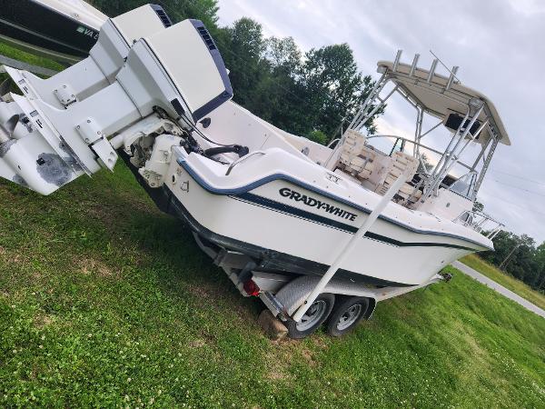1999 Grady-White Voyager 248