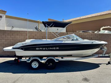 2012 Bayliner 215