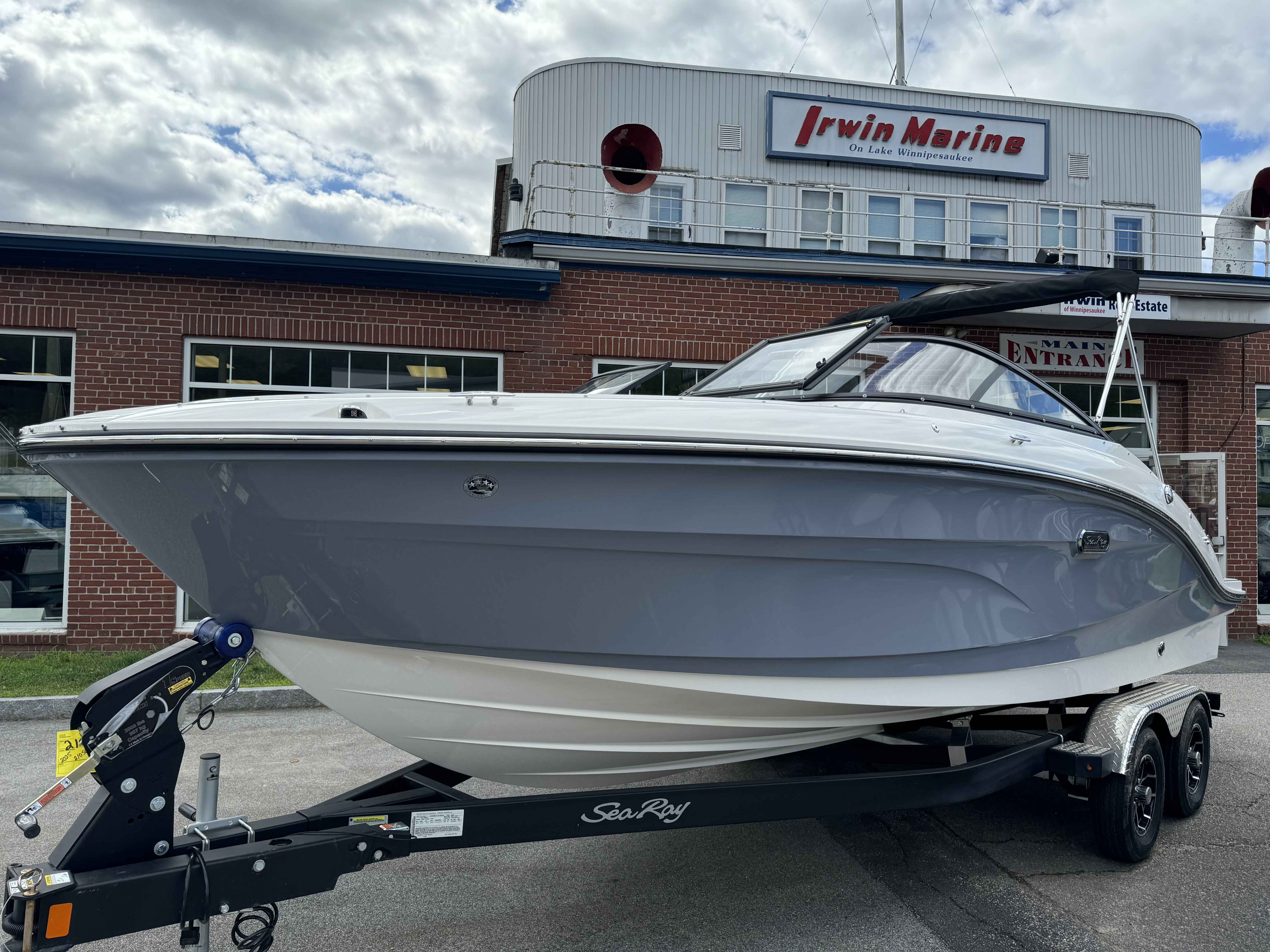 2025 Sea Ray SPX 210