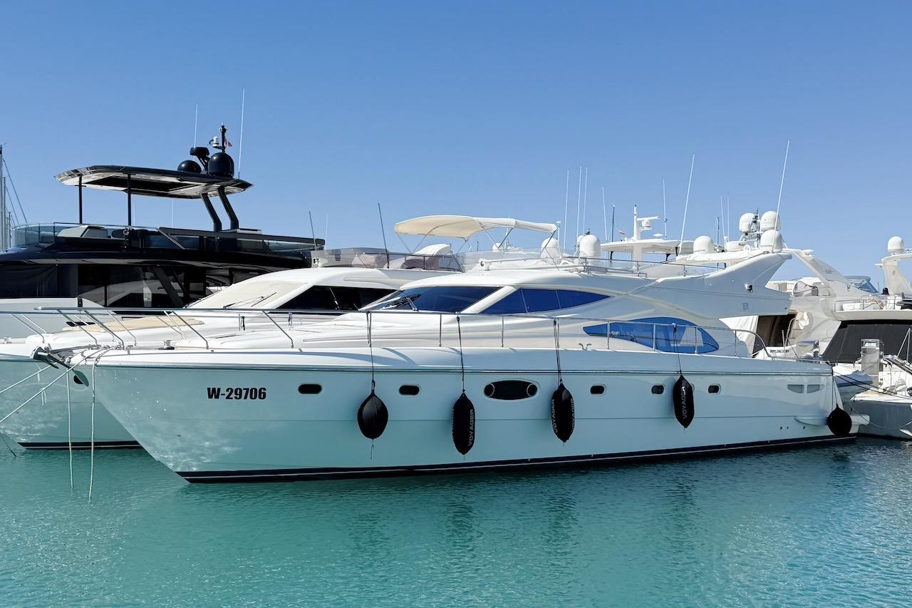 2005 Ferretti Yachts 591