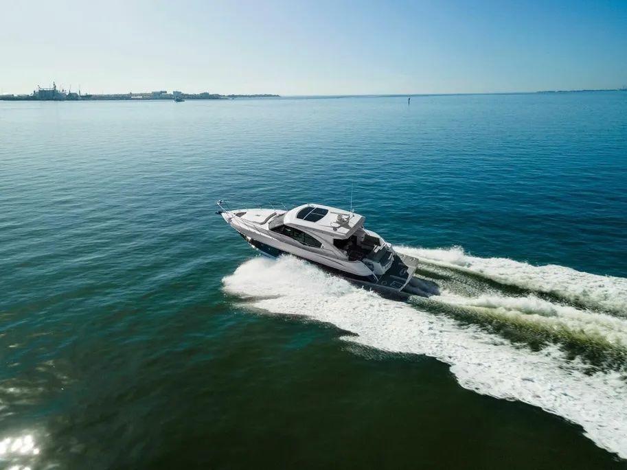 2018 Cruisers Yachts 45 Cantius