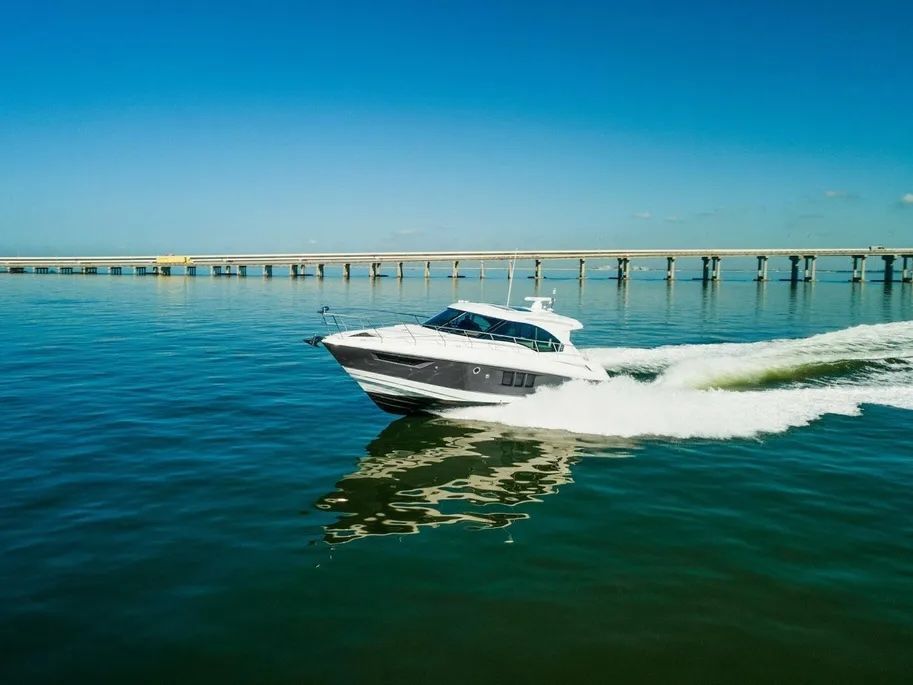 2018 Cruisers Yachts 45 Cantius