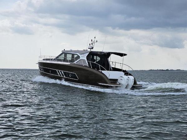 Custom Draggo 45 Feet Custom Draggo 45 Feet yacht cruising on open water, 2025 model.