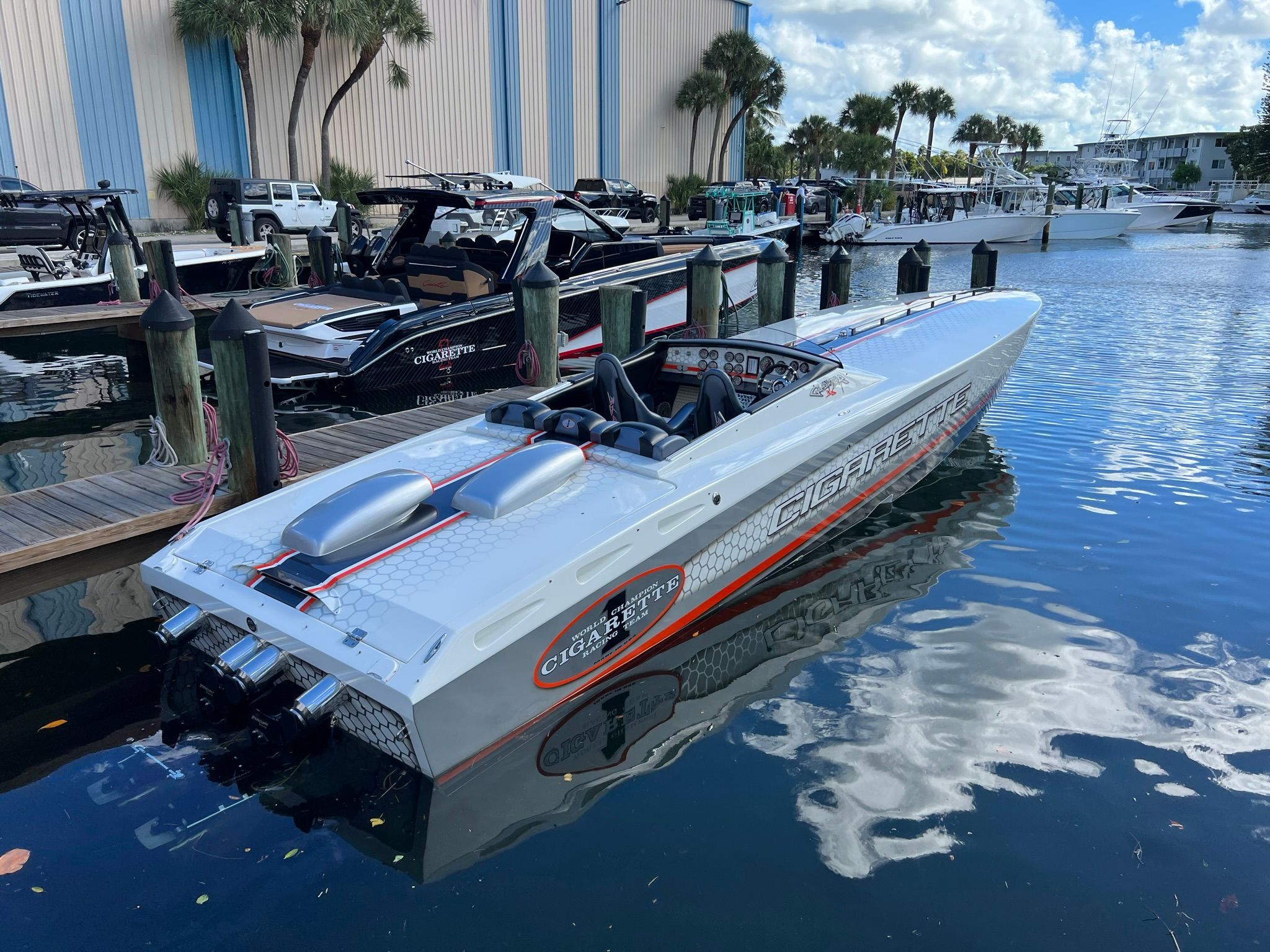 2005 Cigarette GLADIATOR