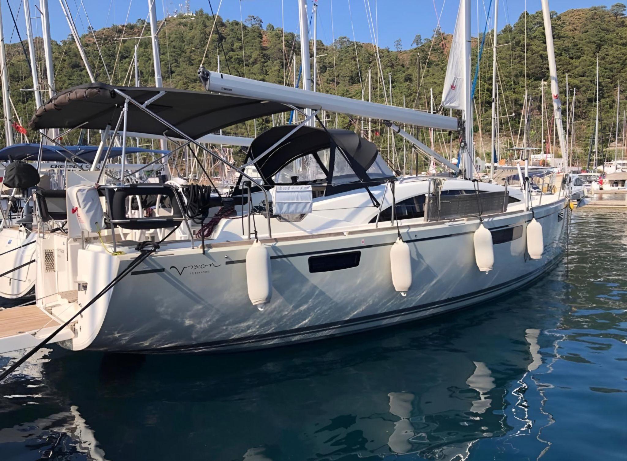 2018 Bavaria Vision 42