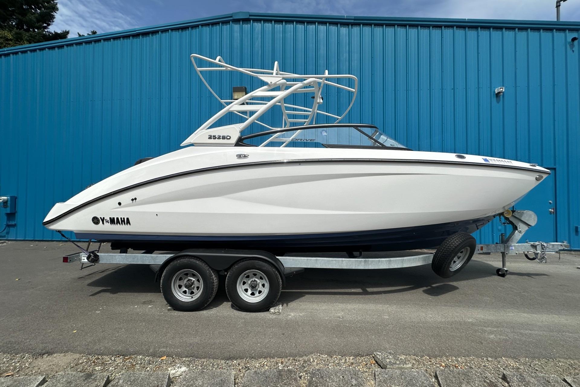 2023 Yamaha Boats 252SD