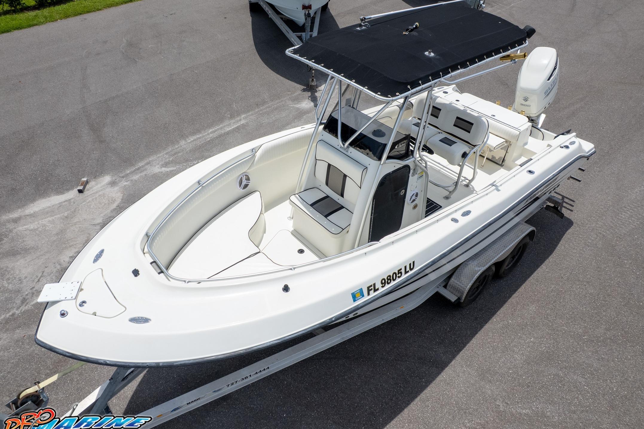 2002 Hydra-Sports 2390 CC Vector