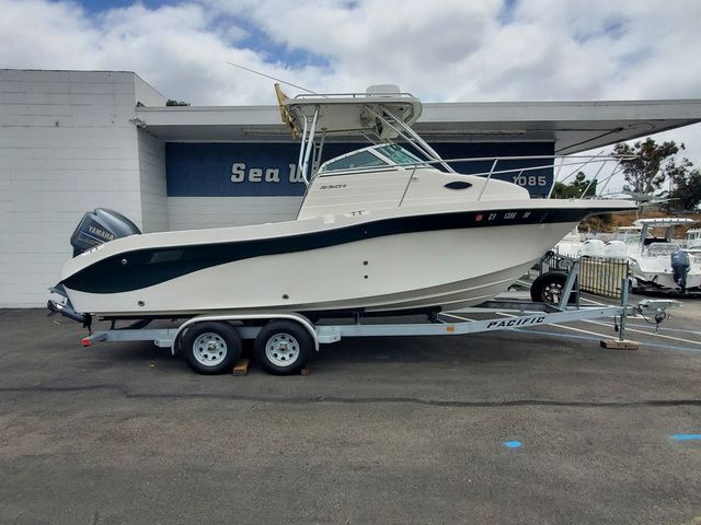 2004 Seaswirl 2301 Striper