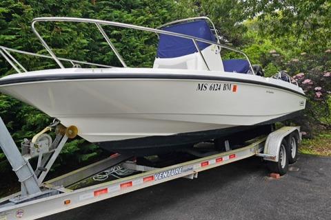 2014 Boston Whaler 210 Dauntless