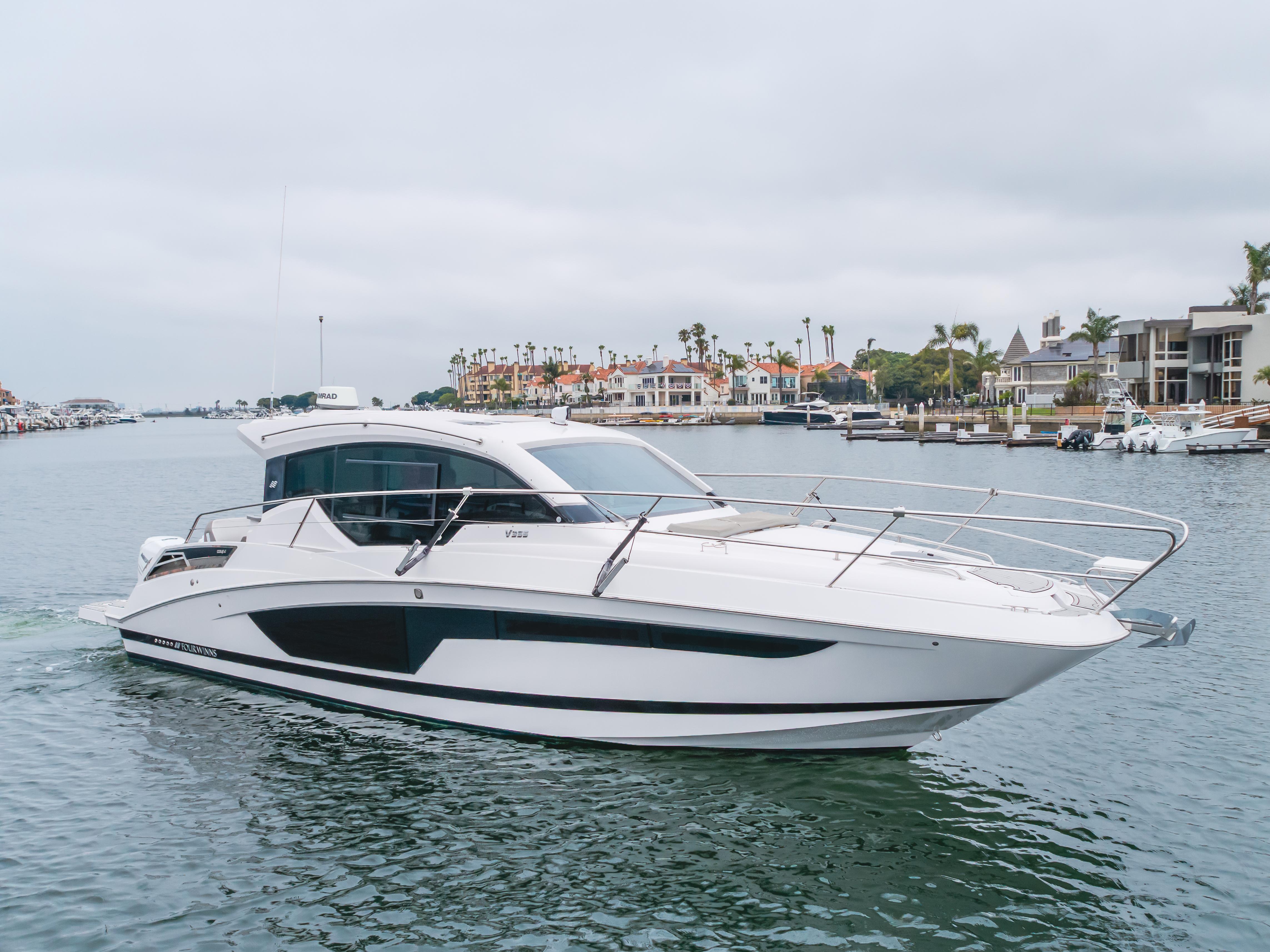 2019 Four Winns Vista 355 Coupe