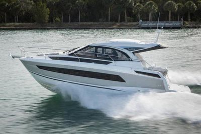 Jeanneau Leader 33 Boat