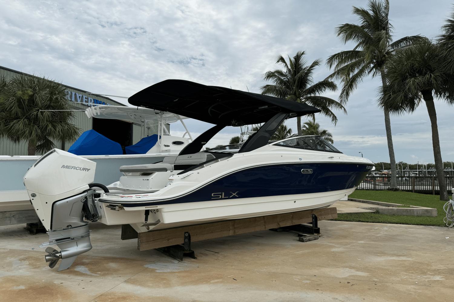 2023 Sea Ray SLX 260 Outboard