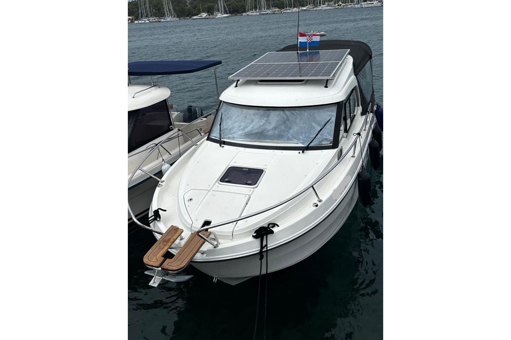 2022 Beneteau Antares 8 OB