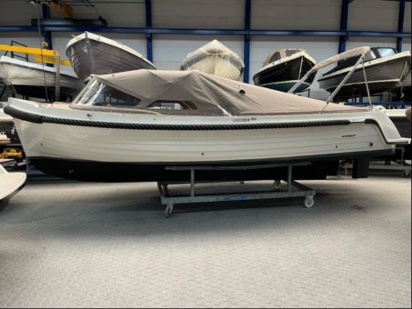 Interboat Intender 820