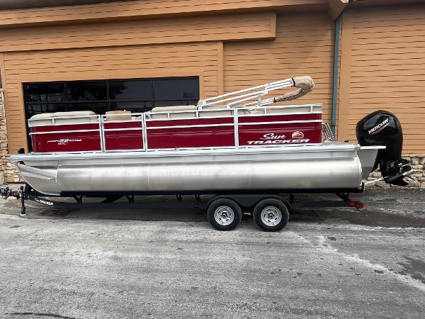2025 Sun Tracker Party Barge 22 RF XP3