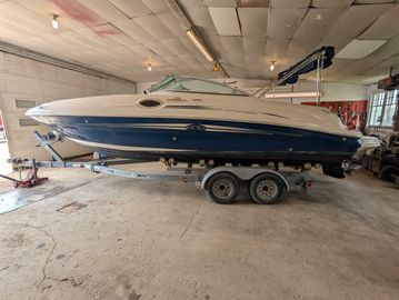 2007 Sea Ray 240 Sundeck
