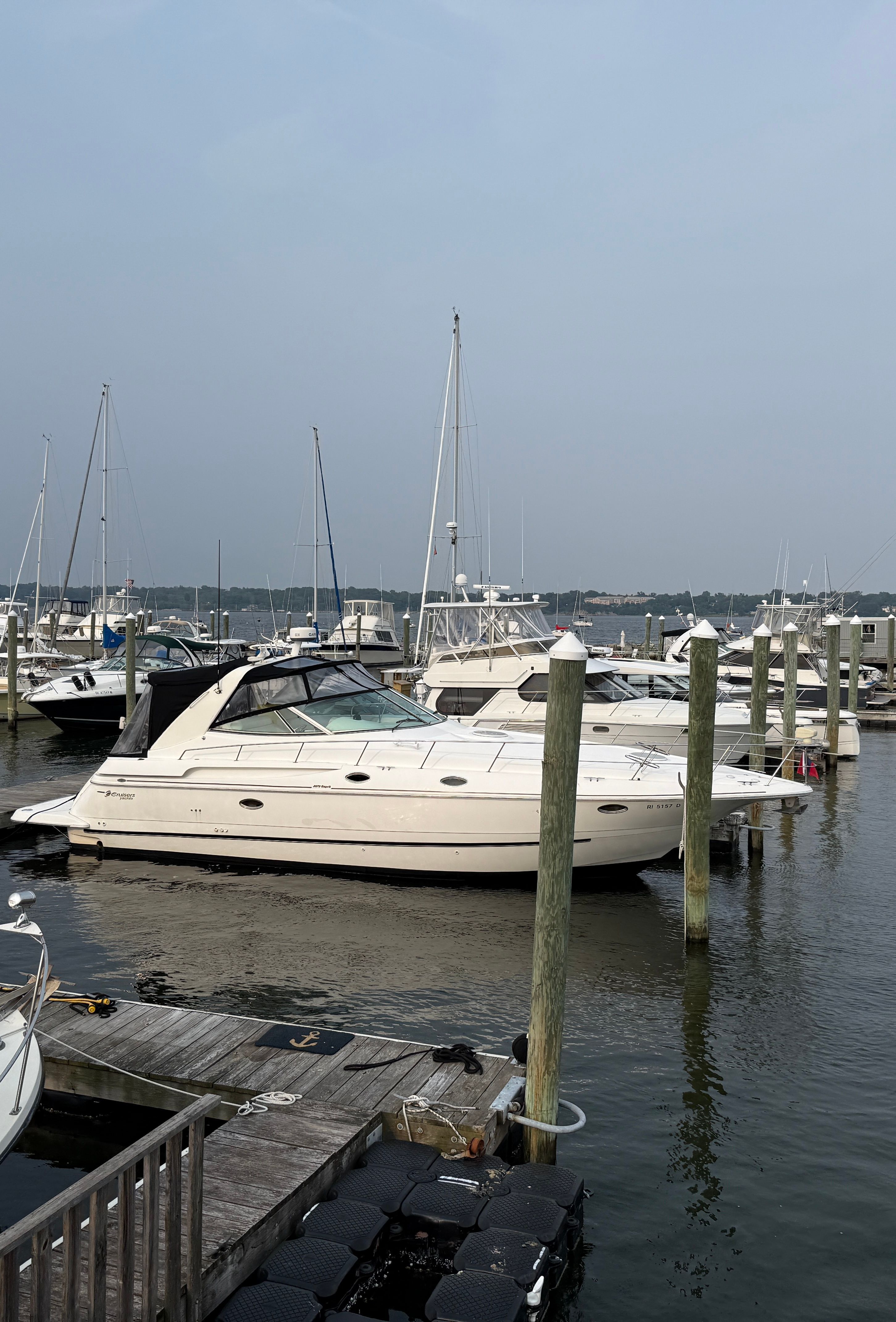 1999 Cruisers Yachts 3870 Esprit