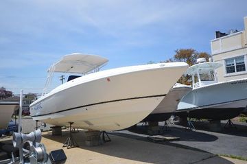 2004 Intrepid 323 Cuddy