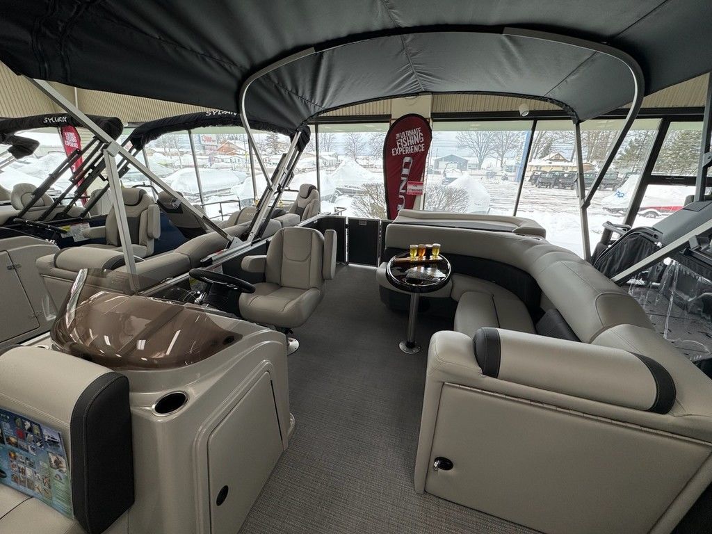 2025 Sylvan Mirage 8520 CRS