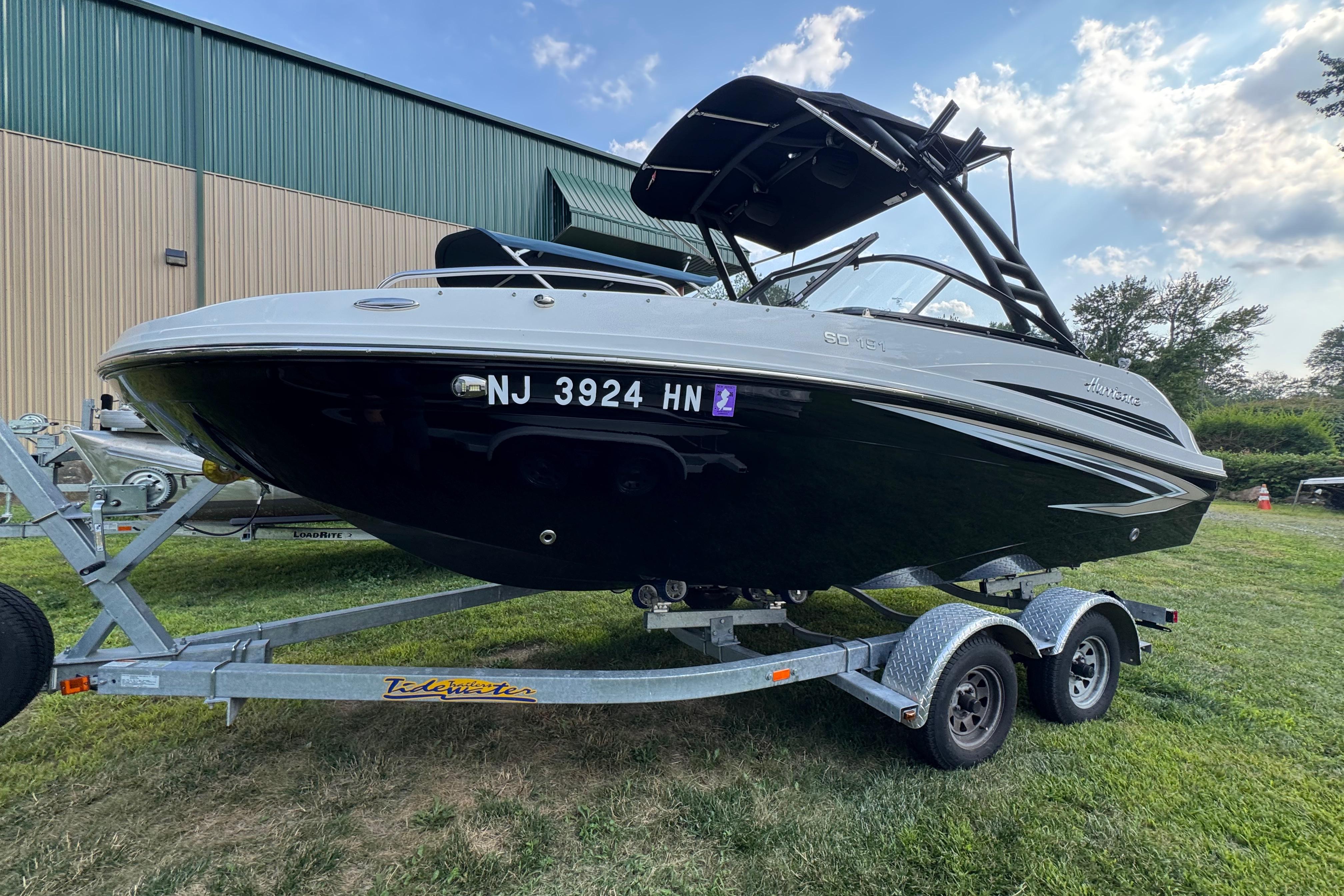2020 Hurricane SunDeck 191 OB