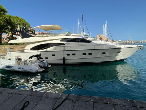 1999 Ferretti Yachts 68