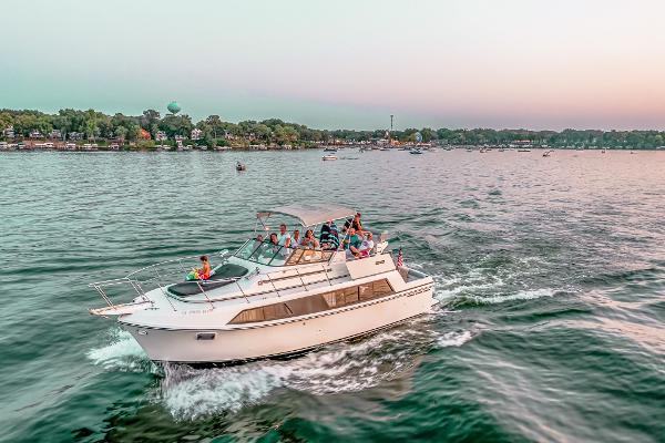 1987 Carver 3697 Mariner