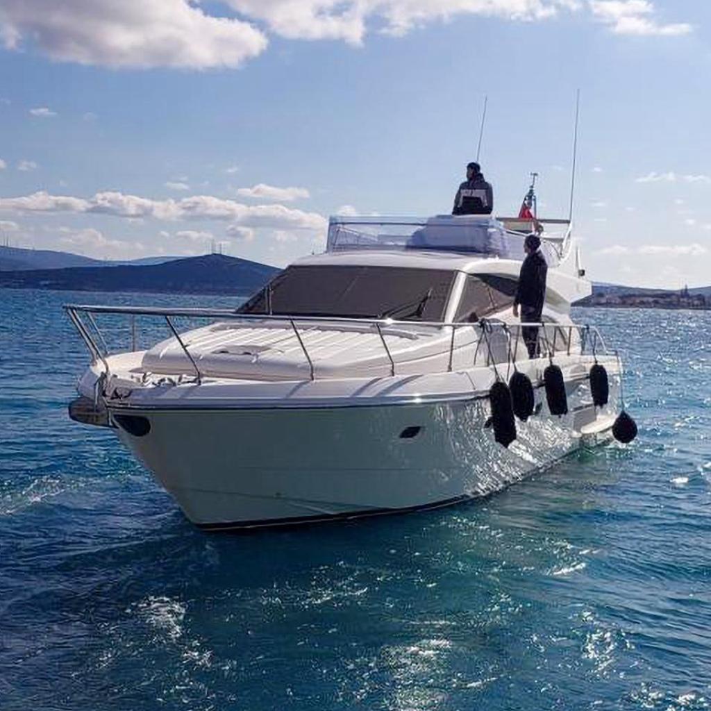 2005 Ferretti Yachts 530
