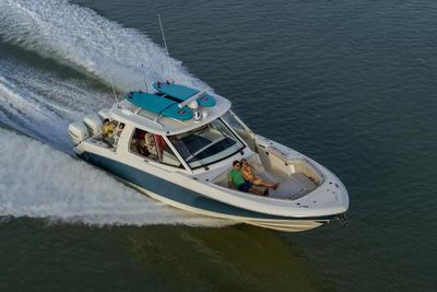 Boston Whaler 380 Realm Boat