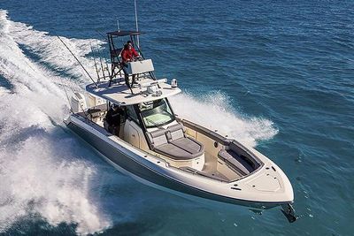 Boston Whaler 360 Outrage Boat