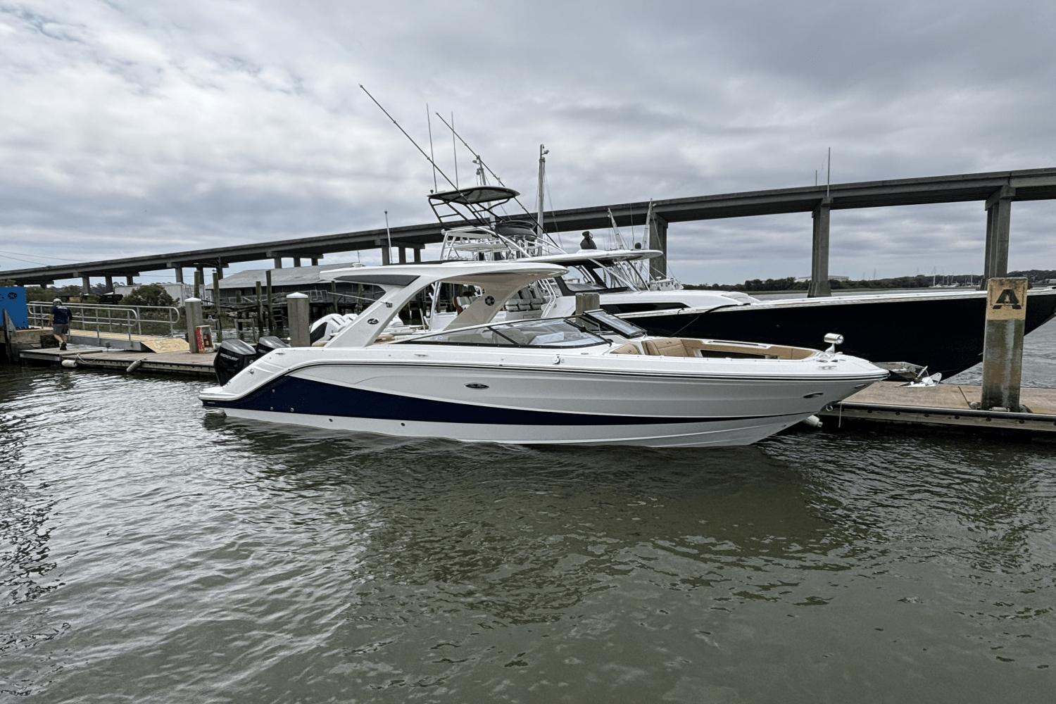 2025 Sea Ray SLX 310 Outboard