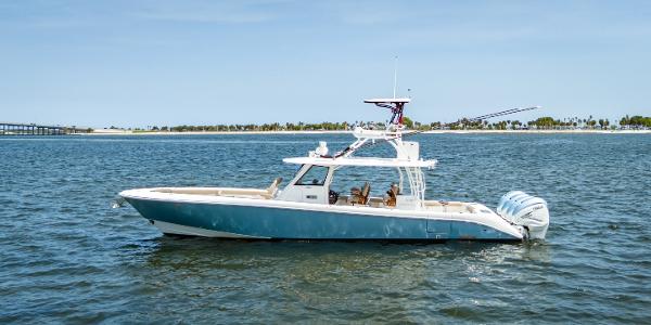 2020 Everglades 435 Center Console