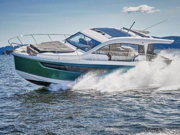 2025 Sealine C390
