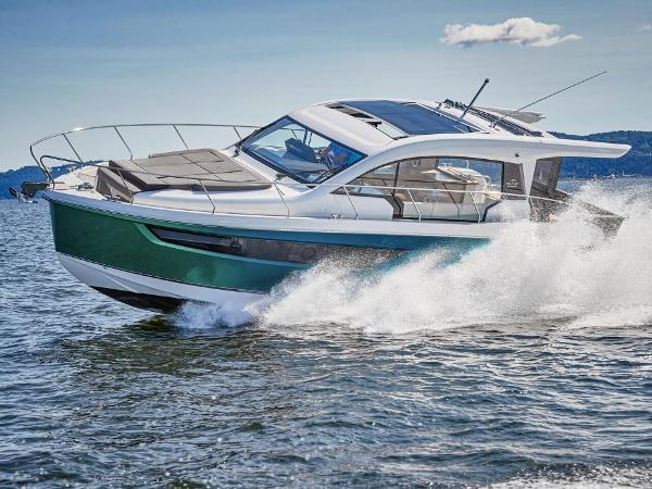 2025 Sealine C390