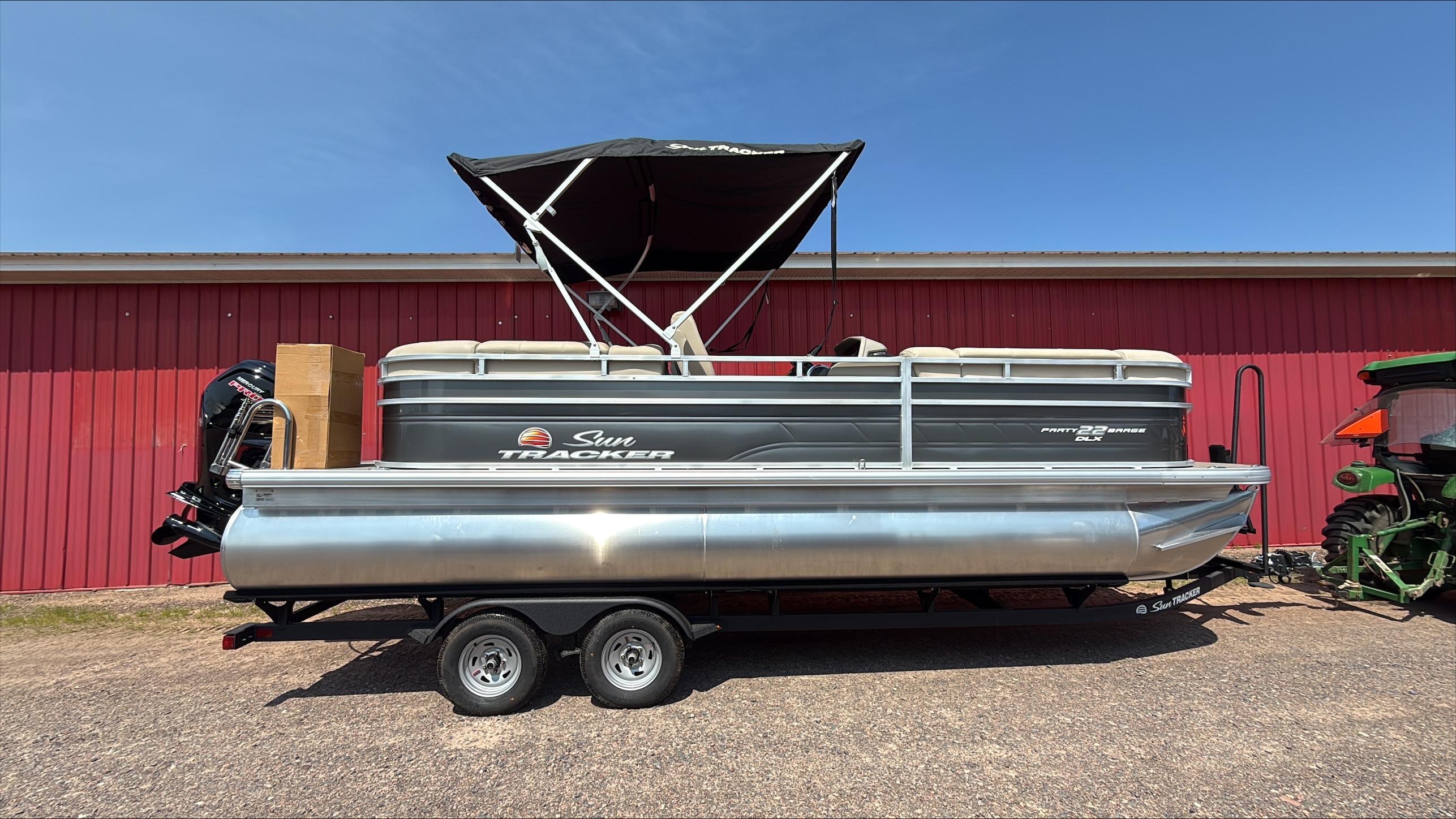 2025 Sun Tracker Party Barge 22 DLX