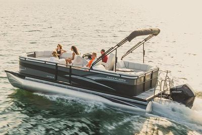 Crestliner 240 Rally DX CWDH Boat