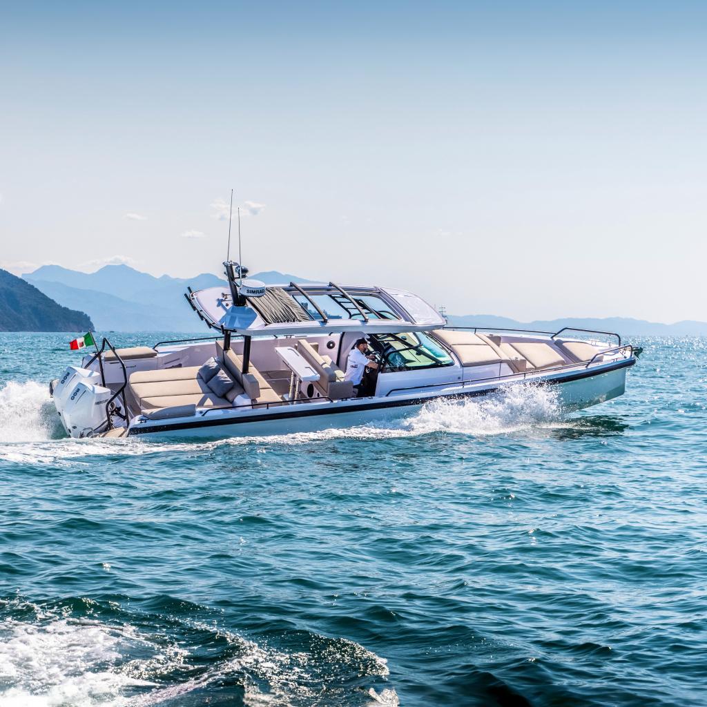 2025 Axopar 37 Sun Top