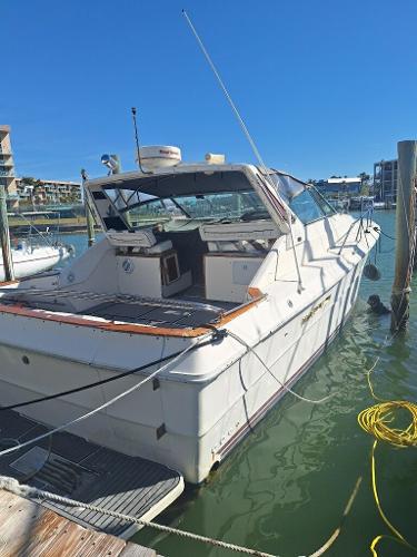 1985 Sea Ray 390 Express Cruiser