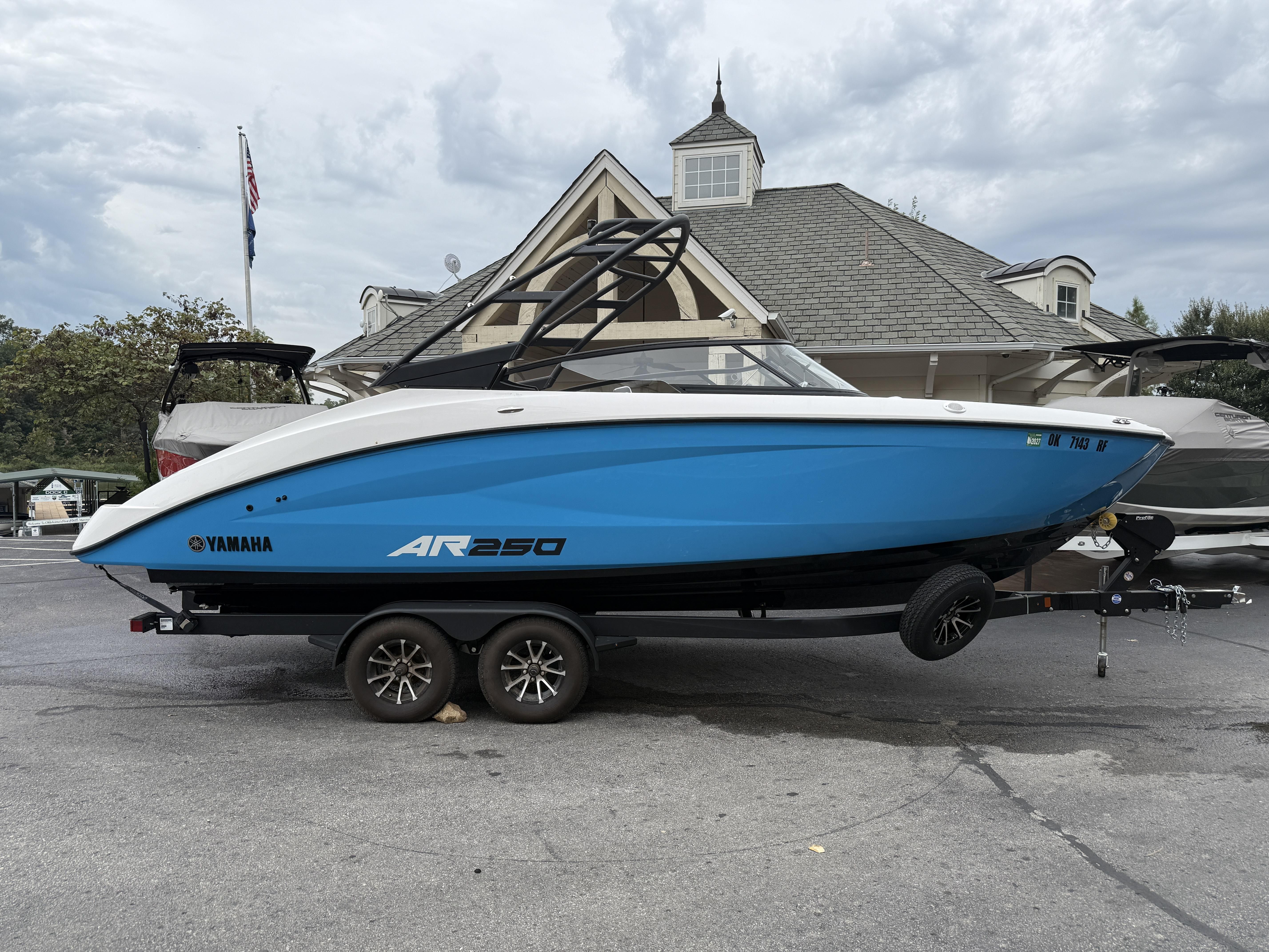 2023 Yamaha Boats AR250