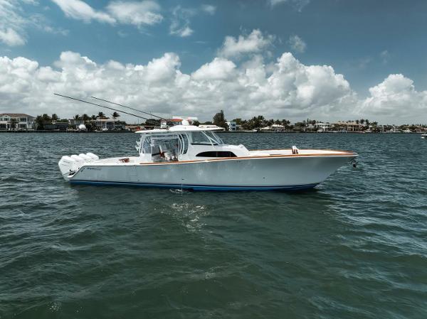 2024 Front Runner 47 Center Console