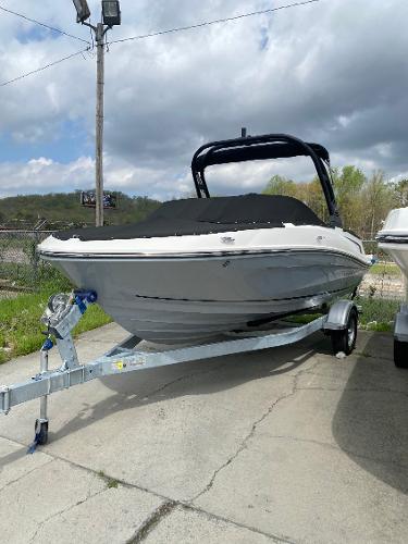 Bayliner VR5 Bowrider I/O 2025 Bayliner VR5 Bowrider I/O boat on trailer, parked outdoors under cloudy sky.