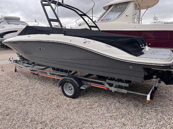 Sea Ray SPX 210