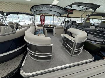 2026 Sylvan Mirage 8520 CRS
