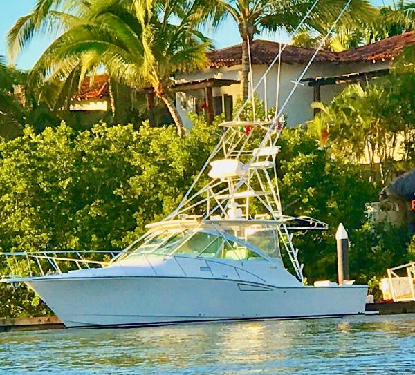 2005 Cabo 35 Express