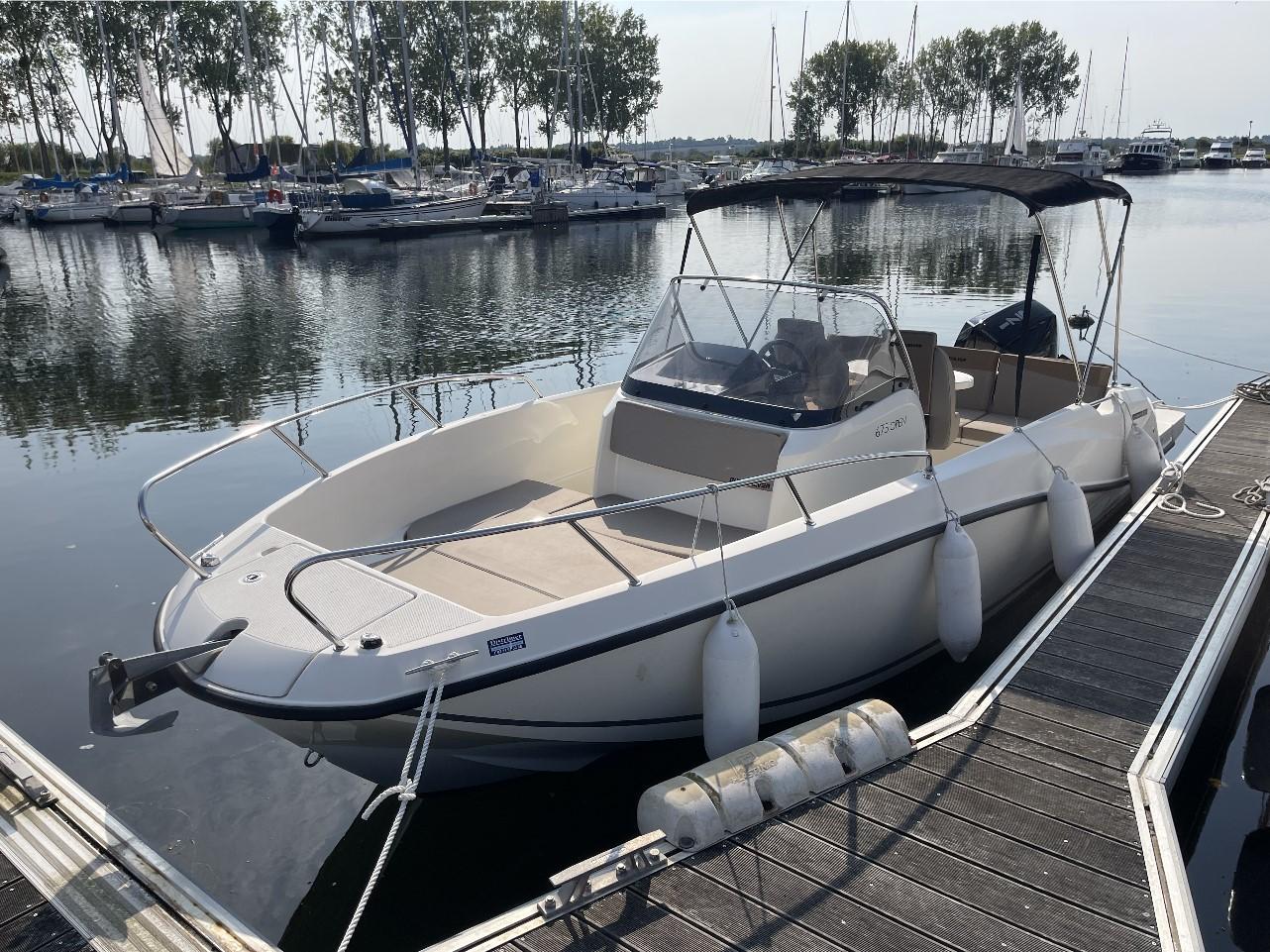 Quicksilver Activ 675 Open 2019 Quicksilver Activ 675 Open boat docked at a marina, surrounded by calm water.