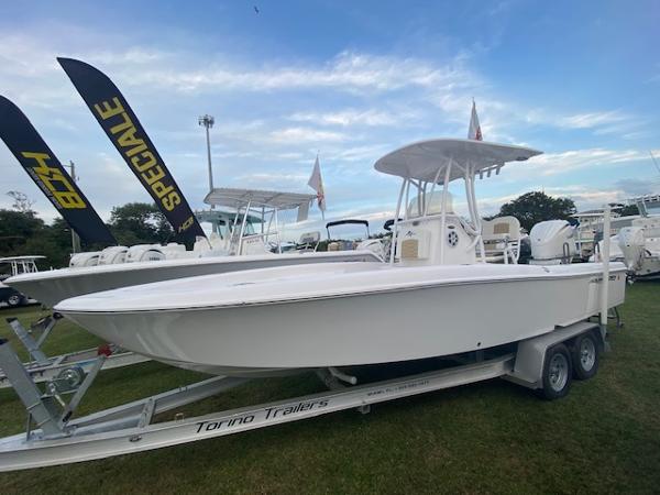 Aquasport 23 Pro Bay 2024 Aquasport 23 Pro Bay boat on Torino Trailer at outdoor display.