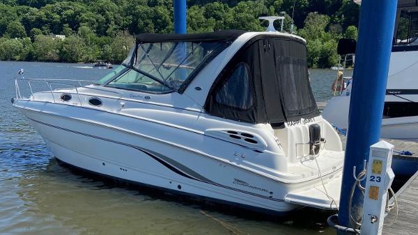 Chaparral Signature 300 2000 Chaparral Signature 300 boat docked on a sunny day.